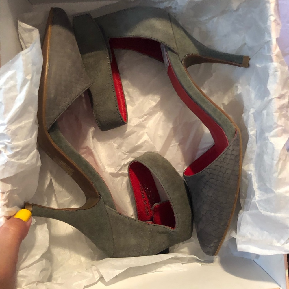Grey Python Suede Pump - Picture 7 of 7